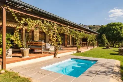 Cum să inovezi amenajând rustic curtea