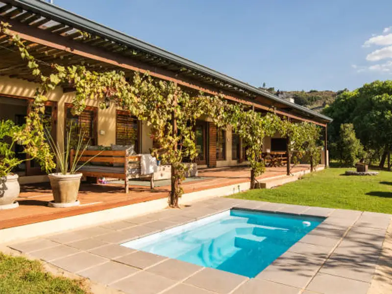 Cum să inovezi amenajând rustic curtea