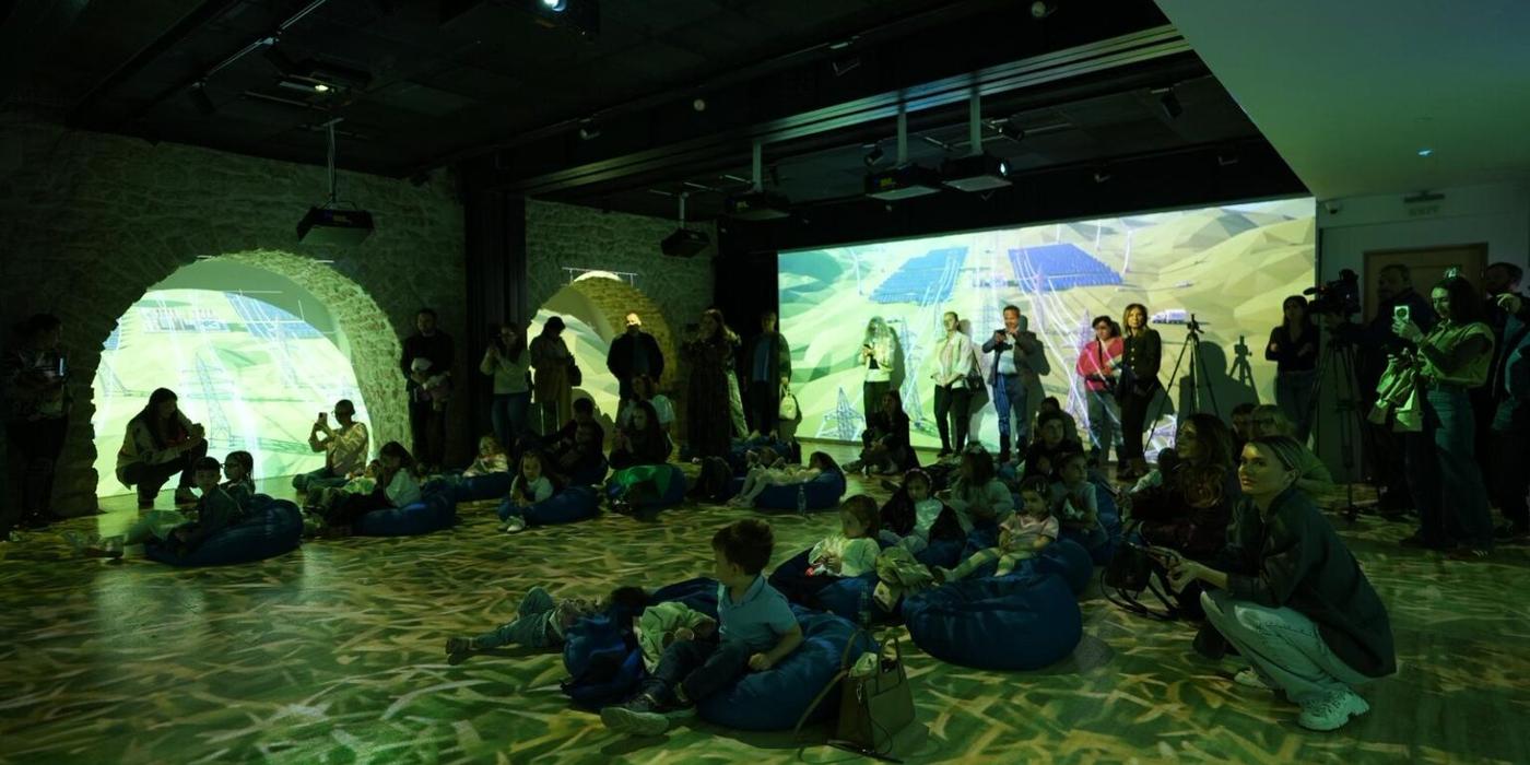 Călătoria energiei, explicată de cățelușul-robot Max la Cazinoul Constanța