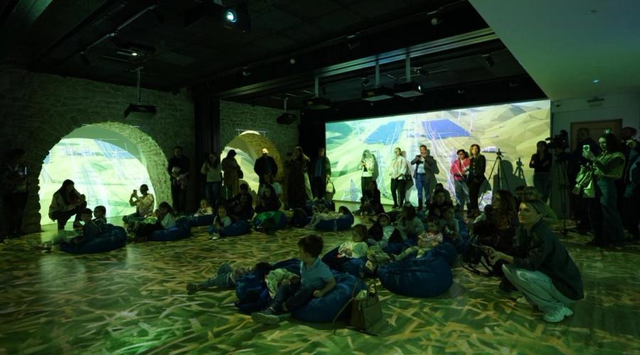 Călătoria energiei, explicată de cățelușul-robot Max la Cazinoul Constanța