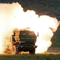 SUA blindează cerul Ucrainei. Permit Germaniei să transfere sute de rachete HIMARS și Patriot