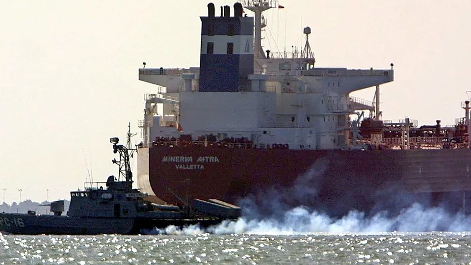 Trump a vândut primul transport de țiței venezuelean cu 500.000.000$. A confiscat a șasea navă