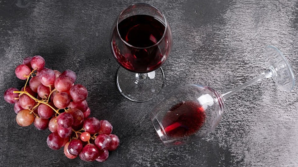 Vin roșu vechi sau vin roșu tânăr? Cum îți dai seama ce ți se potrivește