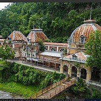 România recuperează un patrimoniu balnear impunător: 19 clădiri istorice din Băile Herculane, printre care hoteluri și un cazinou