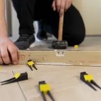 Cum sa nivelezi placile de gresie si faianta ca un profesionist