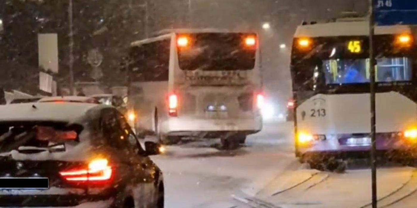 A venit zăpada și la Cluj! Sâmbata, 4 februarie 2023, condițiile de trafic au fost extrem de dificile în oraș și pe drumurile județene