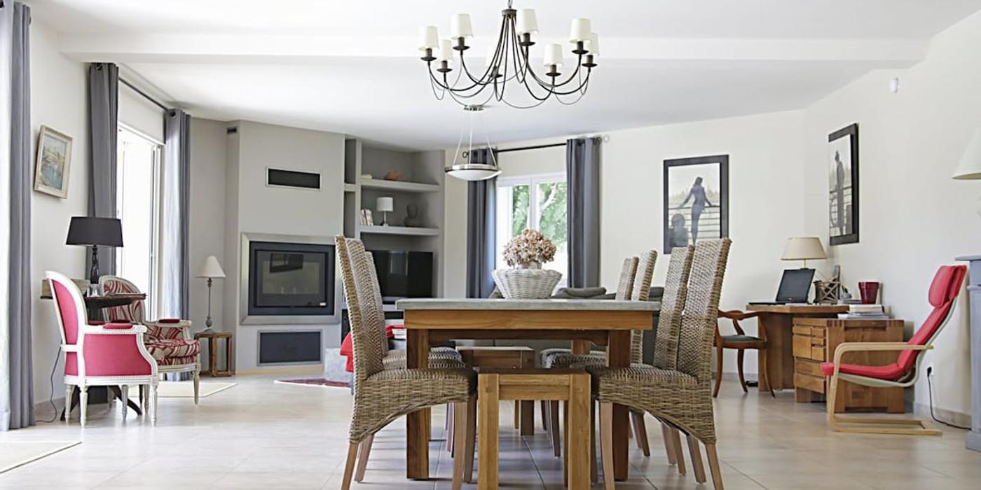 Cum sa Alegem Lustrele Potrivite pentru Locuinta: Ghid Complet pentru Living si Dormitor