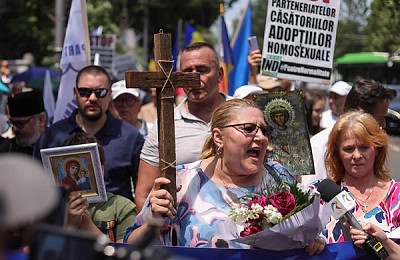 FOTO Bucharest Pride, marș cu prezență record. „Agresivitatea a crescut. Dar și prezența noastră” / Ce spun participanții că s-a schimbat pentru ei