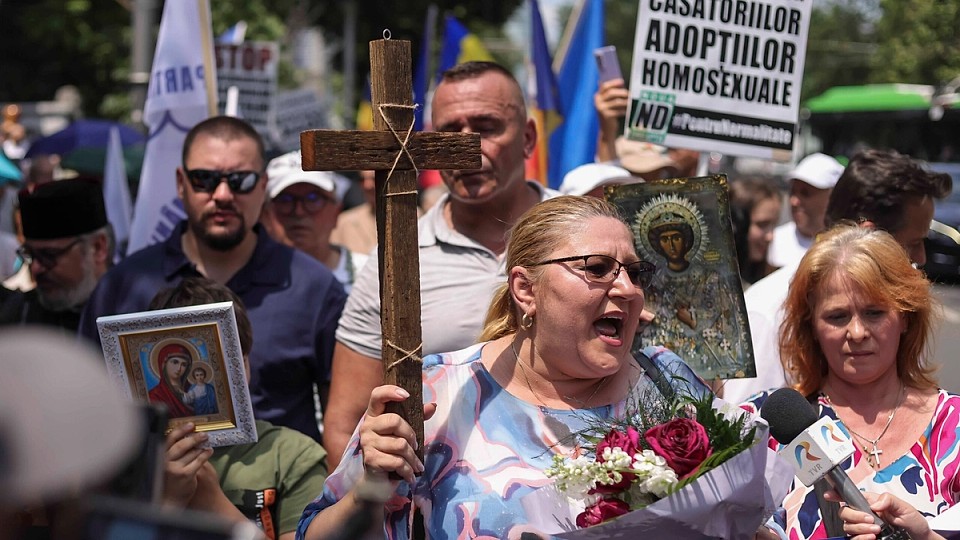 FOTO Bucharest Pride, marș cu prezență record. „Agresivitatea a crescut. Dar și prezența noastră” / Ce spun participanții că s-a schimbat pentru ei
