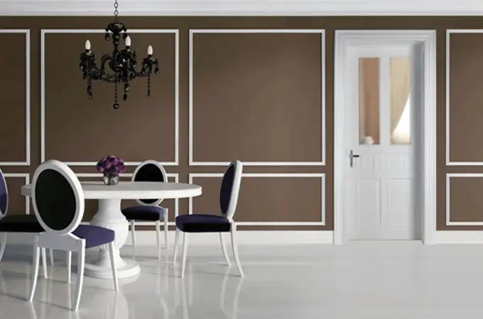 Renovare coerentă: cum se potrivesc ușile cu toc ascuns cu ușile albe și parchetul stratificat
