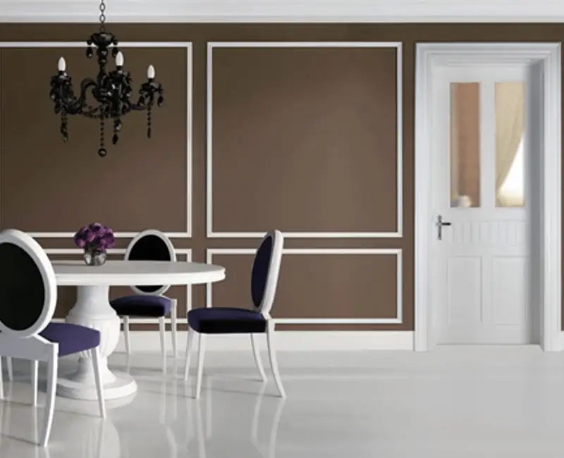 Renovare coerentă: cum se potrivesc ușile cu toc ascuns cu ușile albe și parchetul stratificat