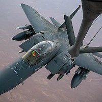 12 avioane-cisternă ale Forțelor Aeriene SUA traversează Atlanticul. Se pregătește un atac major