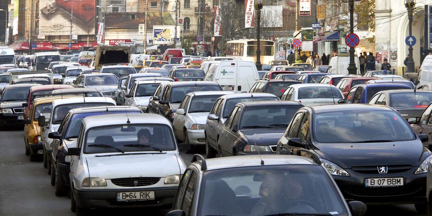 Codul Rutier va fi din nou modificat. Șoferii pot fi amendați direct la ghișeul de înmatriculări