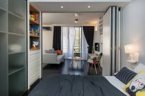Apartament modern: transformare inteligenta cu pereti pliabili