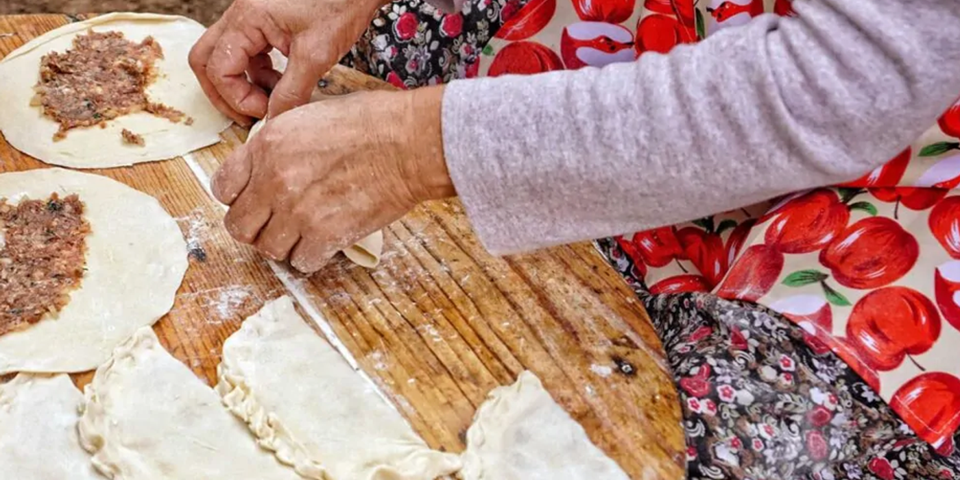 Dobrogea la taifas culinar. Saramură de pește pe tablă și secretele Plăcintei Dobrogene cu recunoaștere europeană
