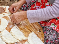 Dobrogea la taifas culinar. Saramură de pește pe tablă și secretele Plăcintei Dobrogene cu recunoaștere europeană