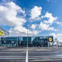 Lidl a depășit pragul de 400 magazine în România la zece ani de la intrarea pe piață