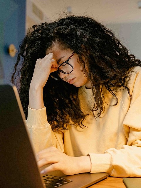 Munca de acasă sau de la birou. Alegerea mai bună pentru sănătate conform specialiștilor