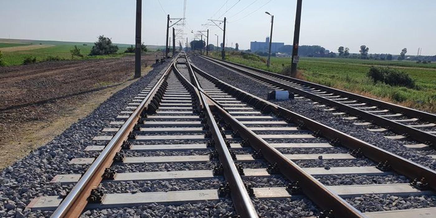Tren privat de marfă defect între Apaţa şi Augustin, pe firul II / Circulaţia feroviară este blocată