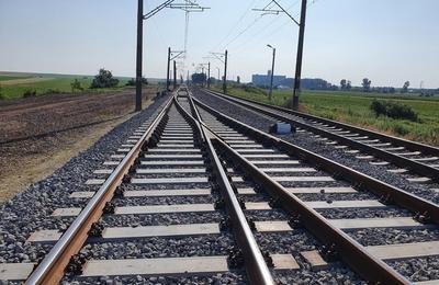 Tren privat de marfă defect între Apaţa şi Augustin, pe firul II / Circulaţia feroviară este blocată