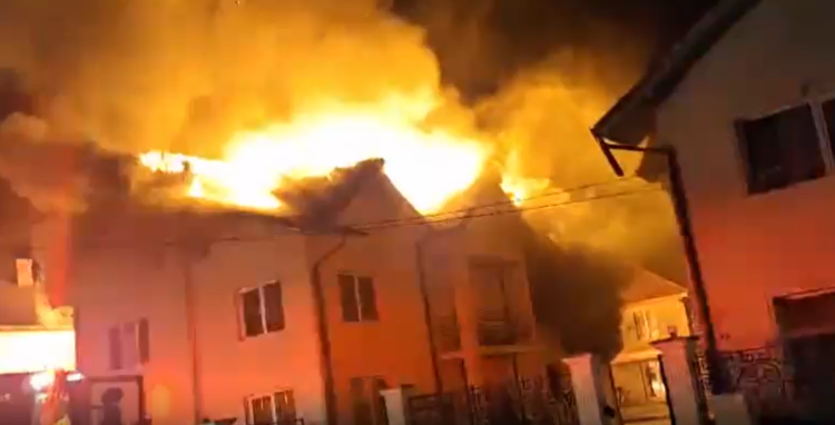Incendiu în cursul nopții trecute la o casă de locuit de pe strada Magnoliei din Baciu