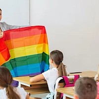 Polonia: Părinții și profesorii și-au unit forțele și au blocat un program de „conștientizare” LGBT pe care niște activiști plănuiau să-l organizeze într-o școală