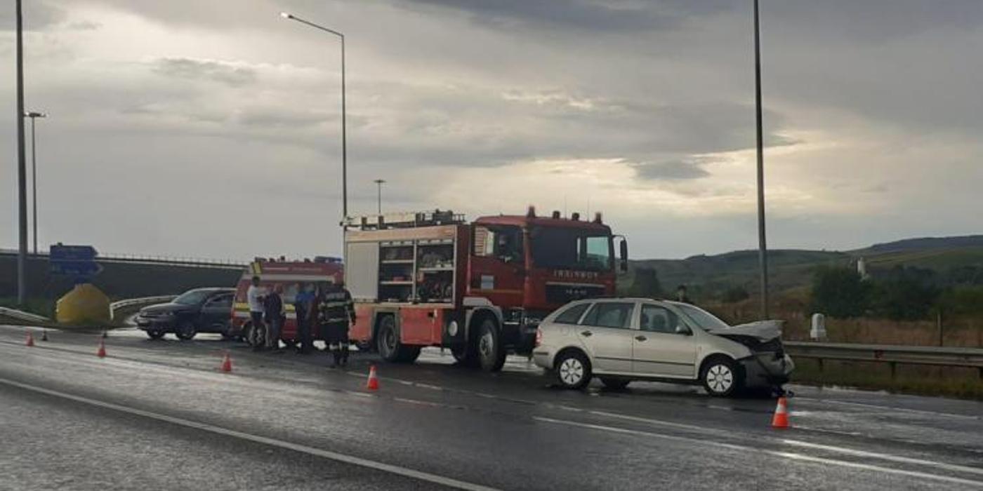 Trei autoturisme au fost implicate într-un accident produs la Gilău, pe breteaua de urcare spre Autostrada Transilvania