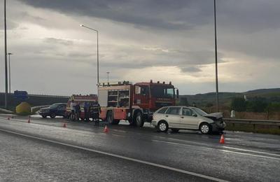 Trei autoturisme au fost implicate într-un accident produs la Gilău, pe breteaua de urcare spre Autostrada Transilvania
