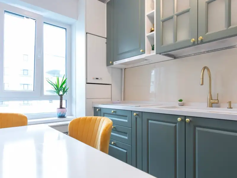 Culorile anului 2025 pentru zugrăvit apartamentul: Tendințe și inspirație