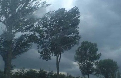 Vreme extremă în România. Ploi torențiale și vânt puternic până sâmbătă