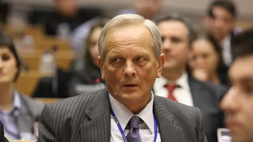 Theodor Stolojan, critici la adresa PNL: „Are și el o mantră, să nu renunțăm la cota unică/ A sosit momentul să o modificăm”