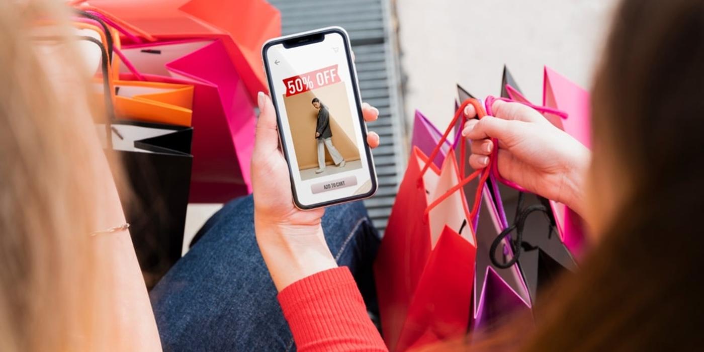 O treime dintre români spun că au cumpărat online de pe Shein, Temu sau Boohoo