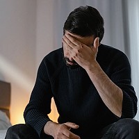 „Pot să mă descurc singur”: convingerea care îi face pe mulți oameni să amâne mersul la psiholog