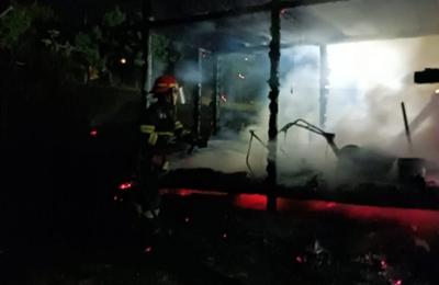 Un incendiu a izbucnit în noaptea de 3 spre spre 4 iunie în magazia unei gospodării din Dej
