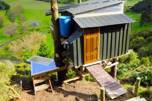 Cabana uimitoare in copac, cu pod retractabil, actionat prin telecomanda (VIDEO)