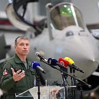 Un general francez, la comanda operațiunilor aeriene ce apără și România. Are 116 misiuni de luptă