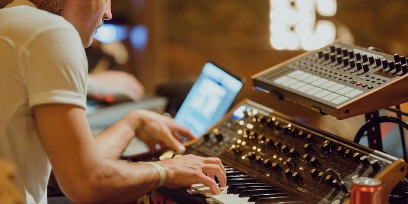 Mai mulţi artişti renumiţi participă la gloCreativeCamp, un eveniment marca Electric Castle