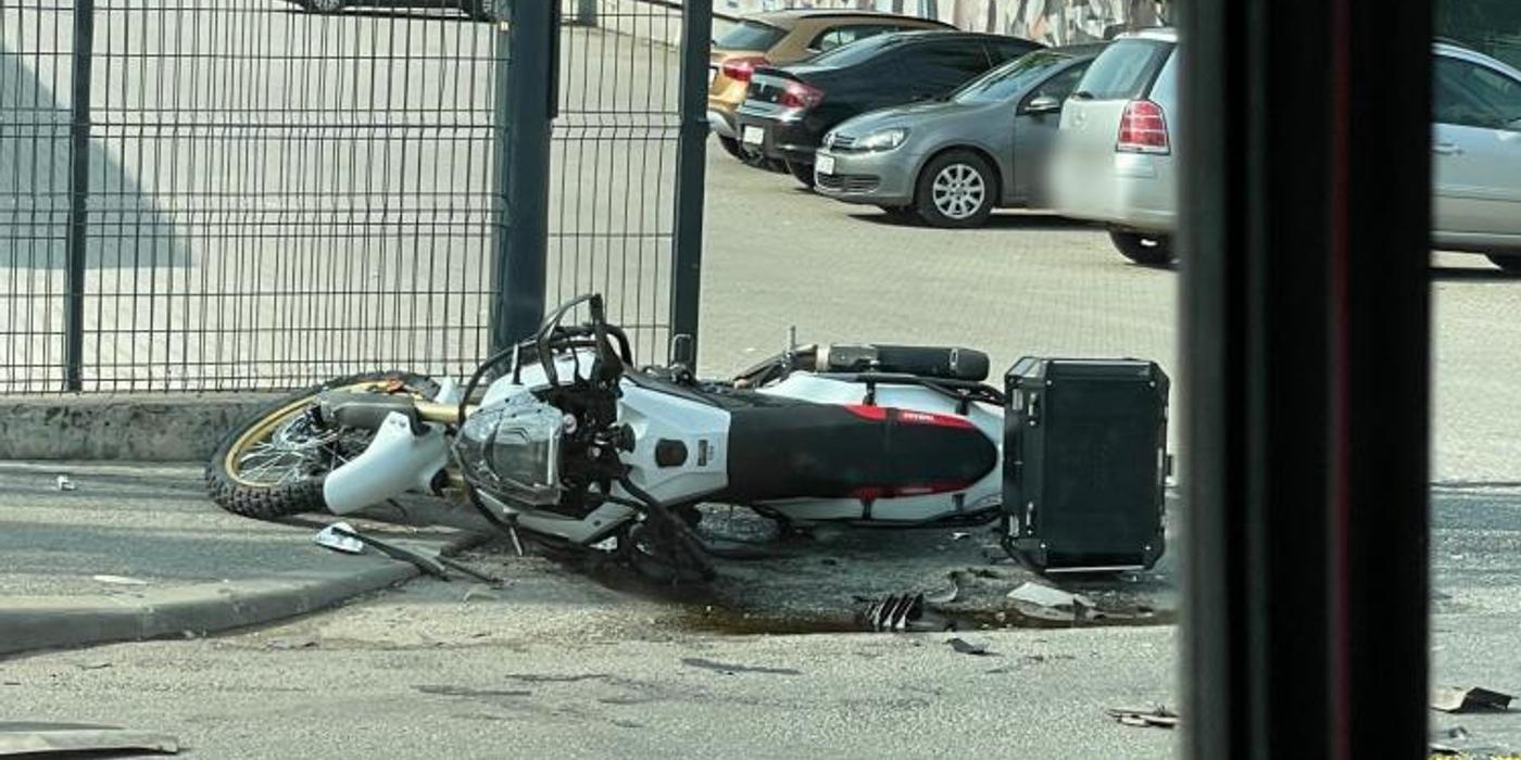 Accident rutier între două autoturisme și o motocicletă, în această dimineață, pe Calea Baciului din Cluj-Napoca