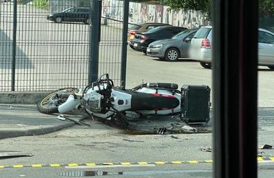 Accident rutier între două autoturisme și o motocicletă, în această dimineață, pe Calea Baciului din Cluj-Napoca