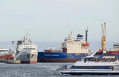 Rusia pune în mișcare o „flotă din umbră”. 1000 de nave, depistate cărând bunuri din Ucraina