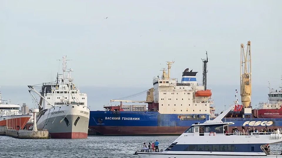 Rusia pune în mișcare o „flotă din umbră”. 1000 de nave, depistate cărând bunuri din Ucraina