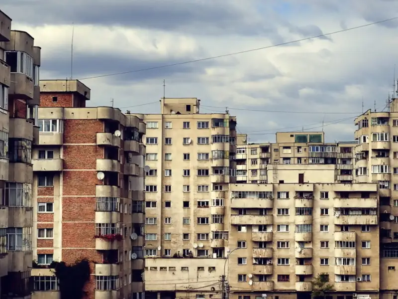 Costuri de achiziție și întreținere: Apartament vs. Casă – Ce Alegere Este Mai Avantajoasă?