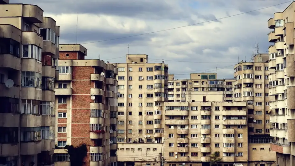 Acquisition and Maintenance Costs: Apartment vs. House - Which Choice Is More Advantageous?