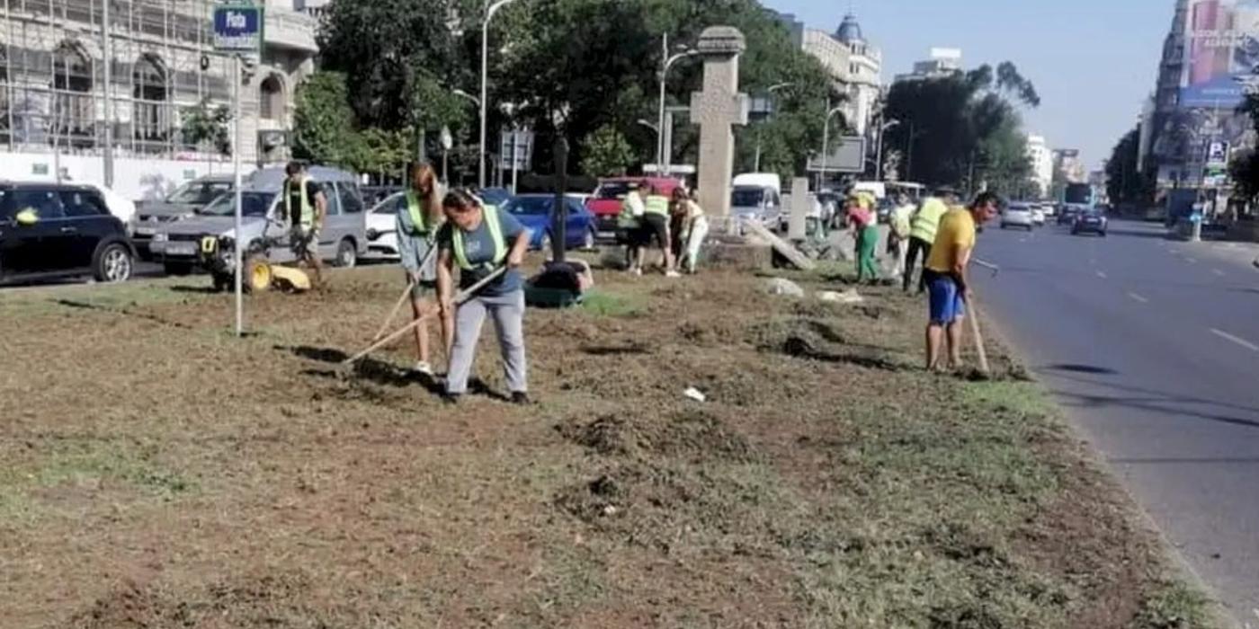 Se reamenajează spațiul verde din centrul Capitalei