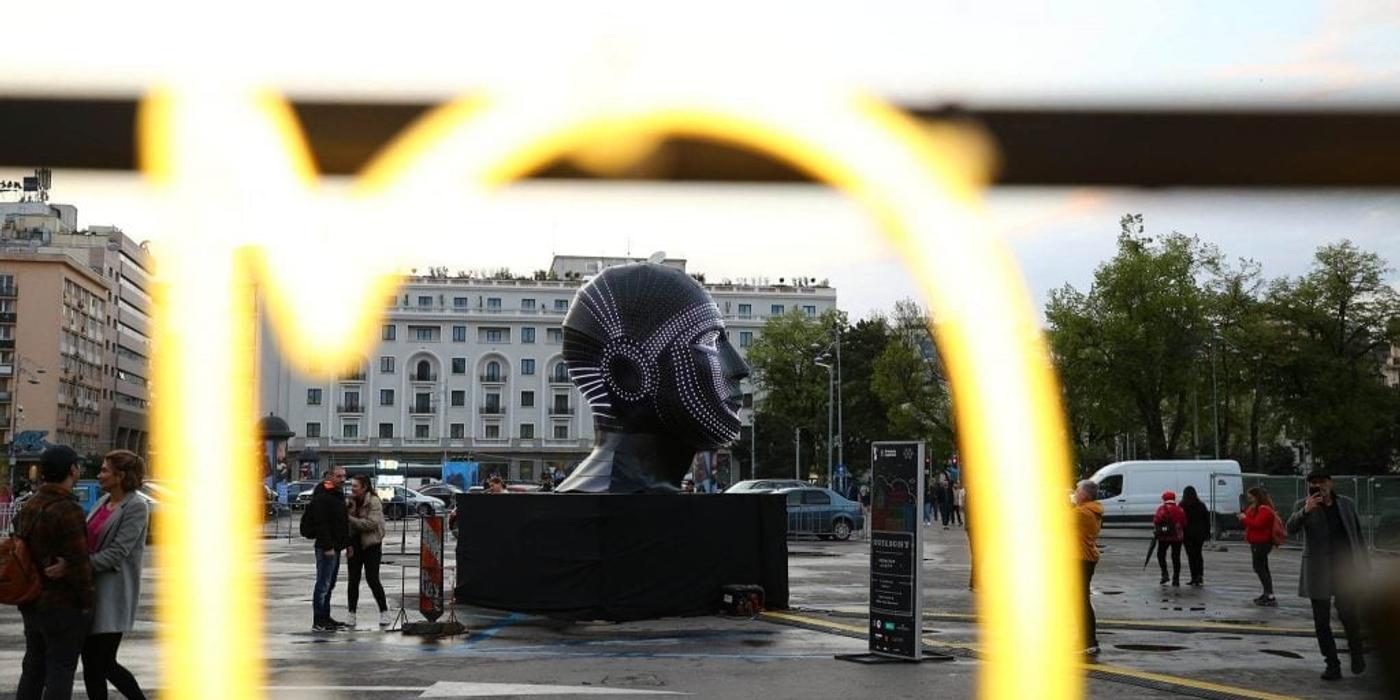 Spotlight 2023. Imagini spectaculoase surprinse pe Calea Victoriei de la festivalul luminilor