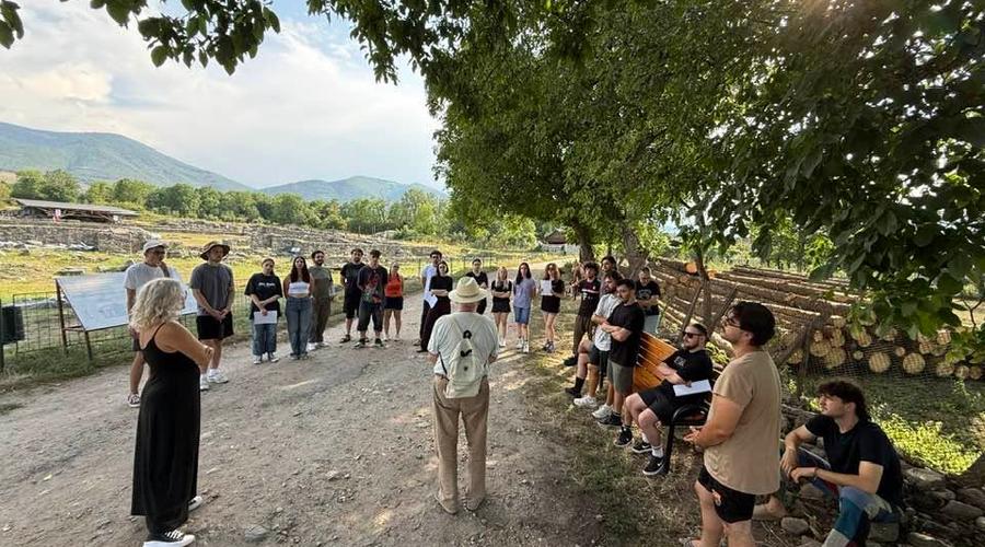 Lecția de la Sarmizegetusa: Cum Muzeul Național de Istorie a Transilvaniei crește generații de arheologi și transformă trecutul într-un model de viitor