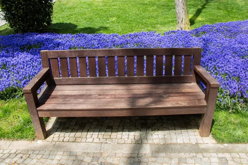 Bănci DIY pentru grădină: creează-ți propriul colț de relaxare