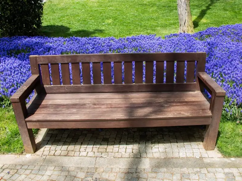 Bănci DIY pentru grădină: creează-ți propriul colț de relaxare