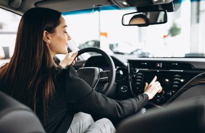 Iluzia hands-free. De ce vorbitul la telefon te face la fel de periculos ca un șofer beat