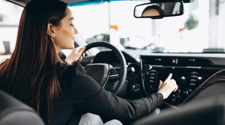 Iluzia hands-free. De ce vorbitul la telefon te face la fel de periculos ca un șofer beat